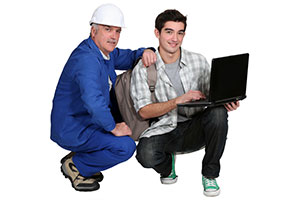 Photo of experience worker with apprentice